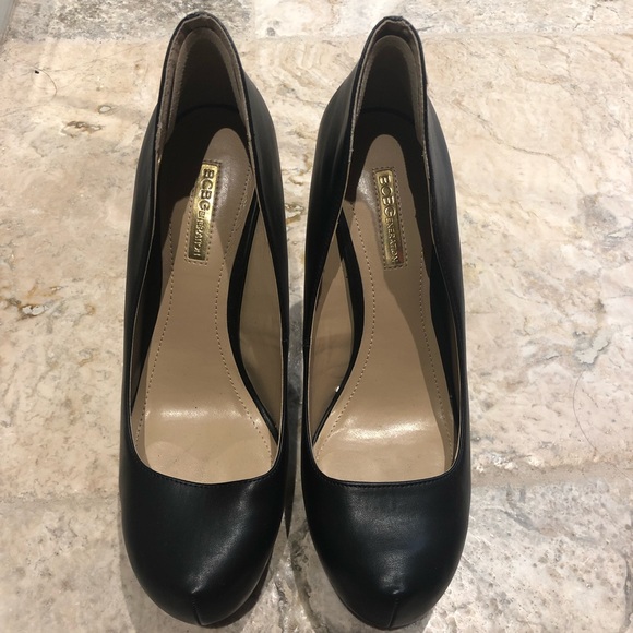 wide width platform pumps